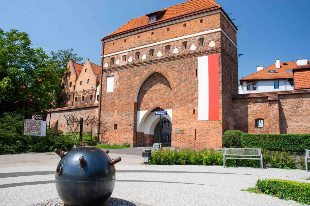 Brama Mostowa, Klasztorna i Żeglarska w Toruniu